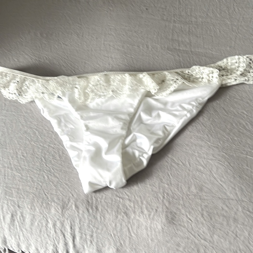 Beach bunny bride not worn may go with top I have in closet XL